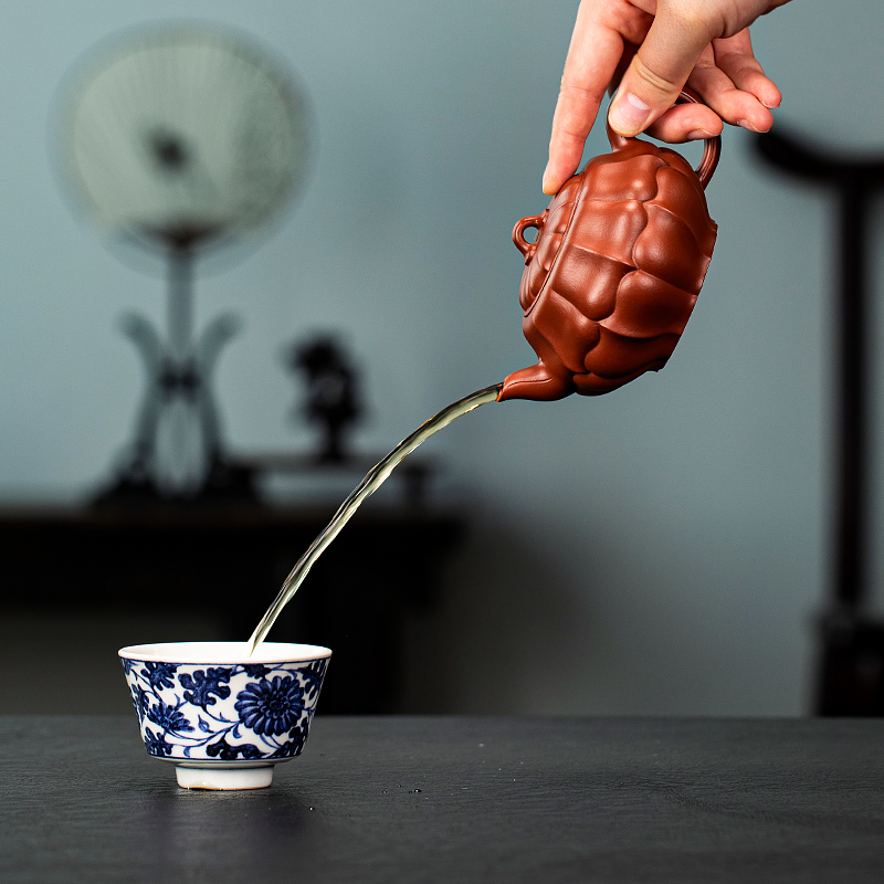 Yixing Zisha Teapot: Premium Zhuni Clay , Fully Handmade Water Lily Teapot, Exquisite Ribbed Pattern Craftsmanship.About 230ml