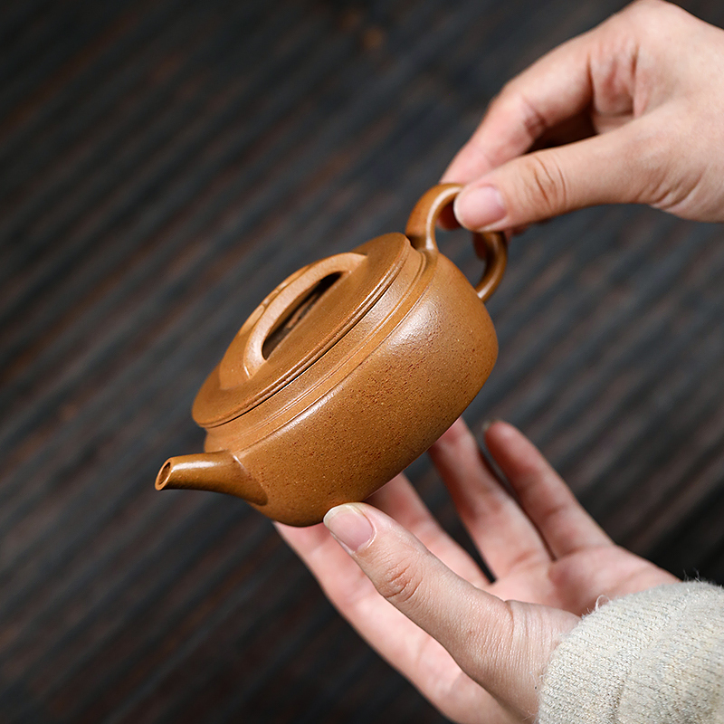 Yixing Zisha Teapot: Fully Handcrafted 'Hanwa' Teapot, Made from Premium Original Golden Duanni Clay, Compact 150ml Capacity for Brewing Tea