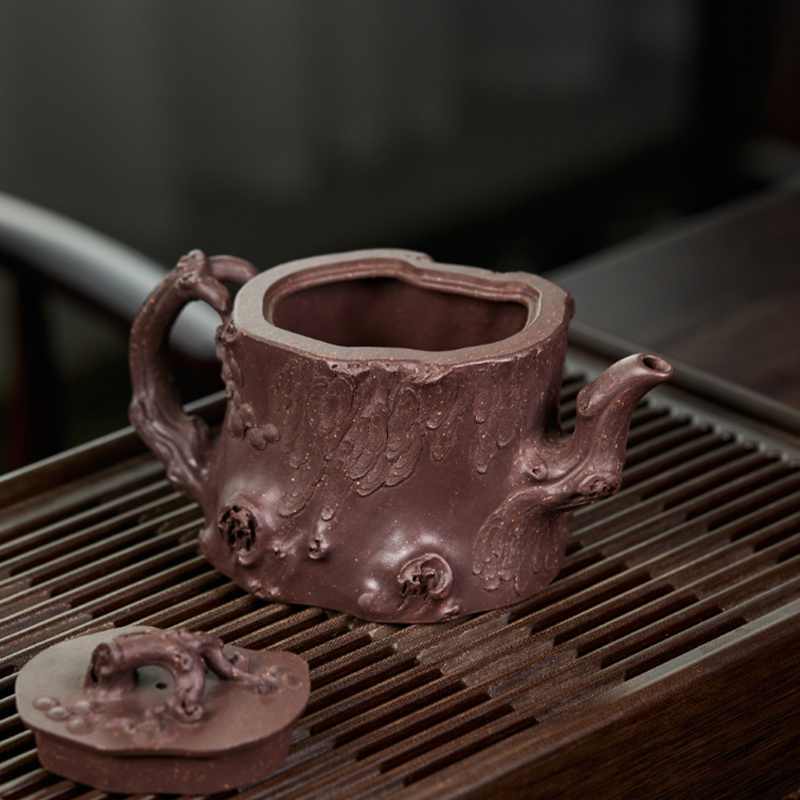 Yixing Zisha 范志平松樁壺  Fan Zhiping Pine Stump Teapot, Zisha Teapot, made from Original Ore Zini (Purple Clay), fully handcrafted by a master artisan, for household tea use, 450ml.