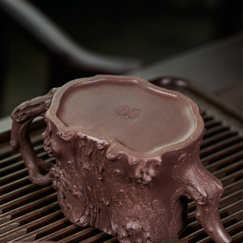 Yixing Zisha 范志平松樁壺  Fan Zhiping Pine Stump Teapot, Zisha Teapot, made from Original Ore Zini (Purple Clay), fully handcrafted by a master artisan, for household tea use, 450ml.