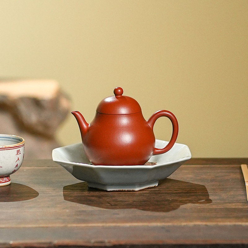 Yixing Zisha "Gao Li" (Tall Pear) Teapot — a 150ml reproduction of an authentic Qing-Dynasty antique, crafted from raw mineral zhuni clay, capturing the essence of classic teapot aesthetics.