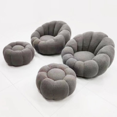 Fauteuil citrouille de luxe nordique : structure en pin, rembourrage moelleux et piètement élégant. Fauteuil moderne et épuré. Fabricant chinois.