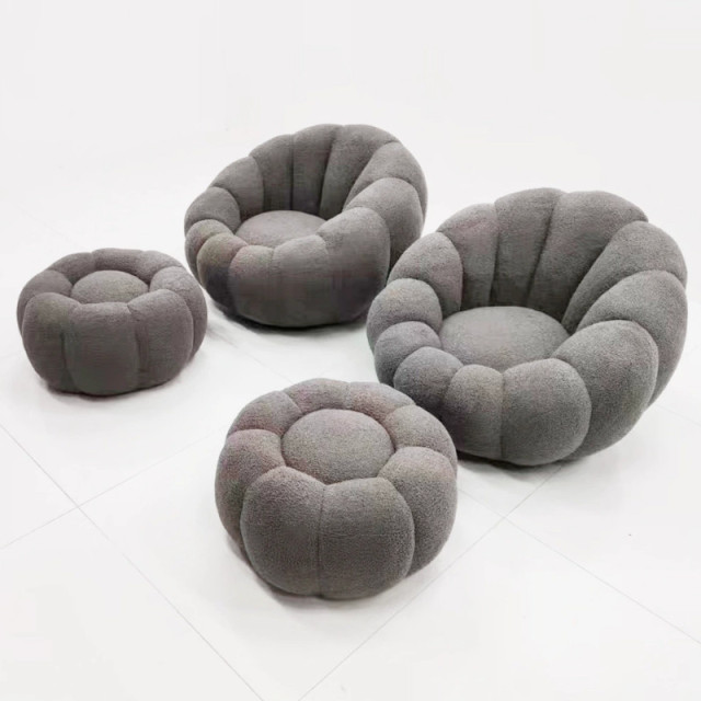 Fauteuil citrouille de luxe nordique : structure en pin, rembourrage moelleux et piètement élégant. Fauteuil moderne et épuré. Fabricant chinois.