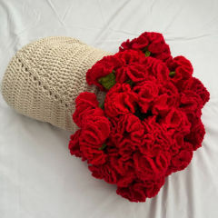 Couverture à fond rouge œillet romain et kaki clair