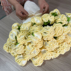 Œillet jaune vif - Couverture à fond blanc crème