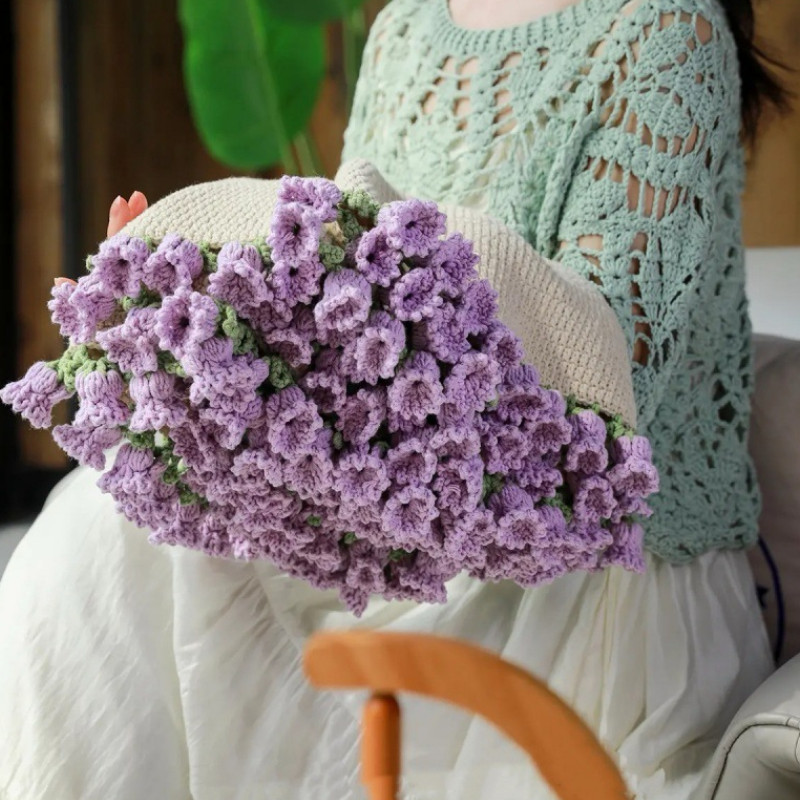 Romance artisanale, tendresse tissée — Collection de produits finis tricotés à la main