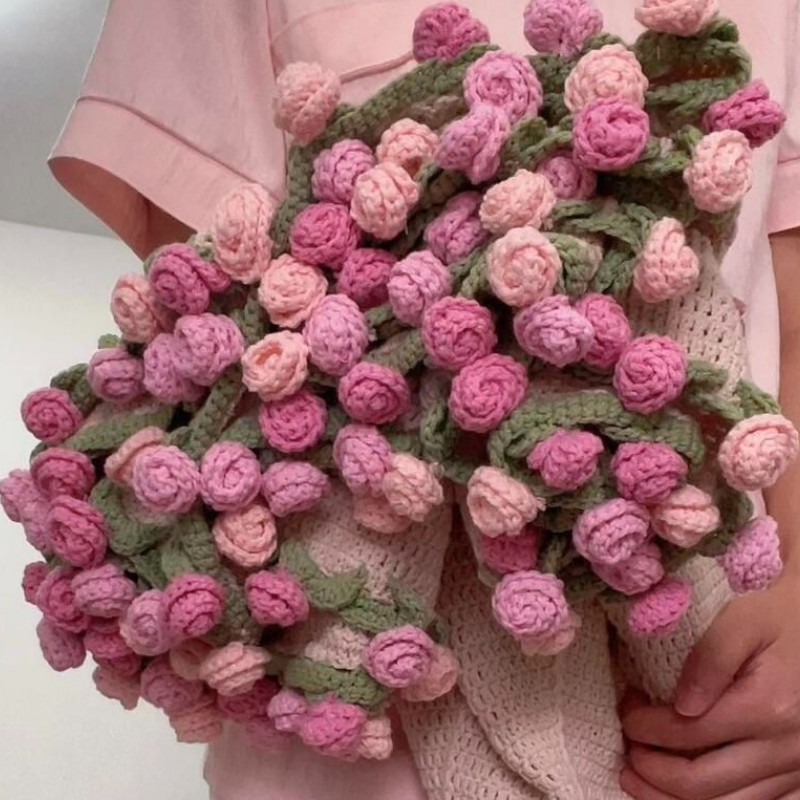 Romance artisanale, tendresse tissée — Collection de produits finis tricotés à la main
