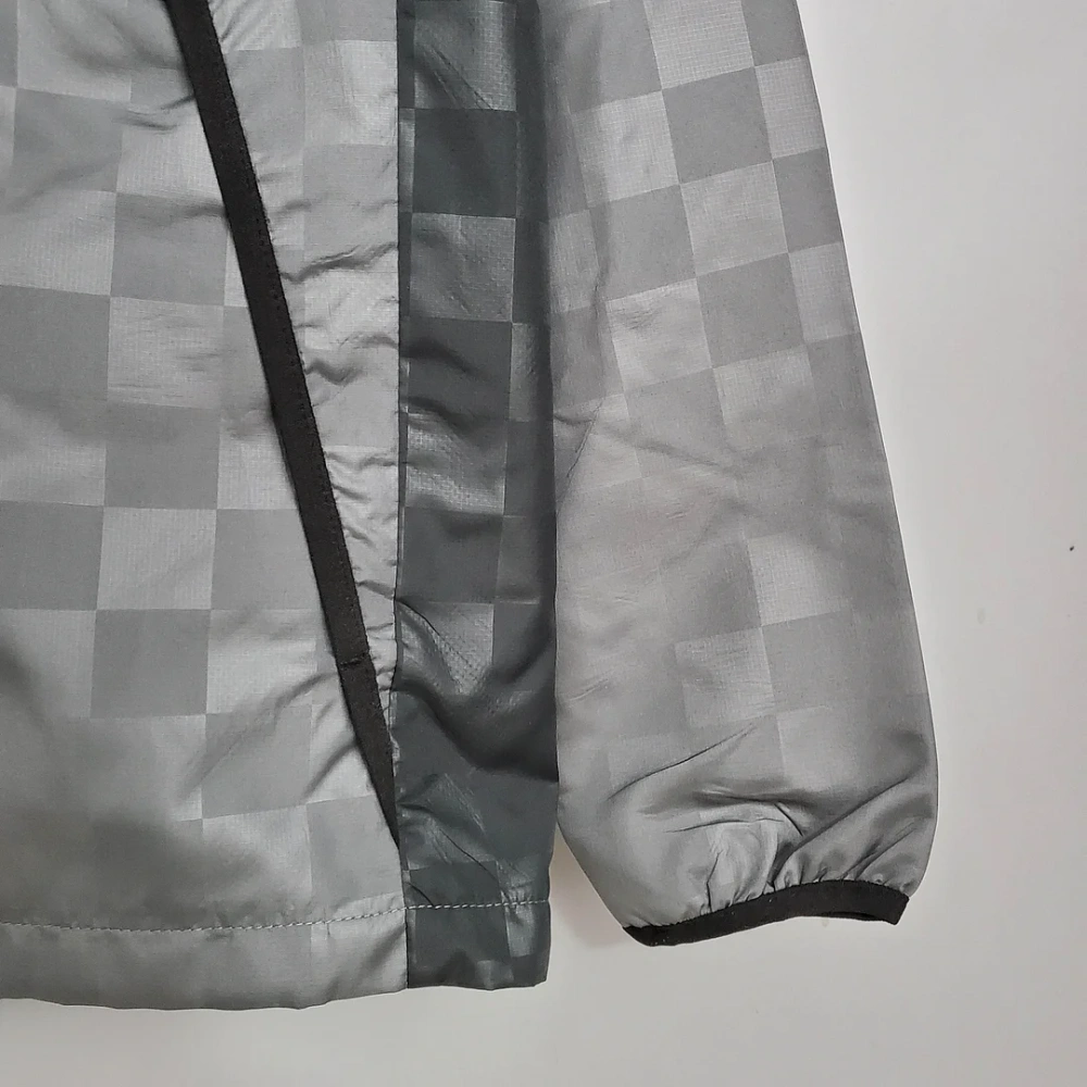 Liverpool Windbreaker Black-Grey Plaid Soccer Jersey 2021/2022