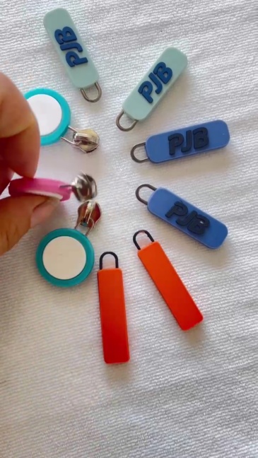 Double sided pull tab