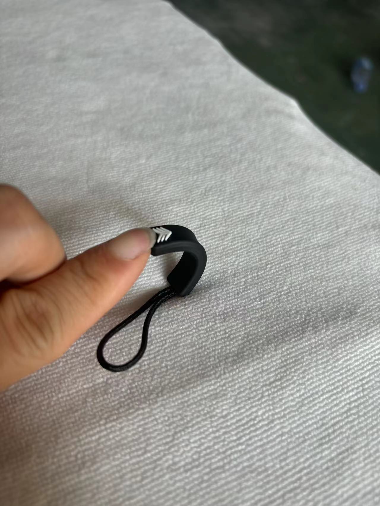 Single sided pull tab