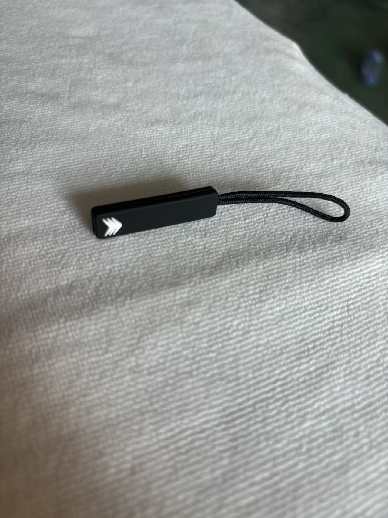 Single sided pull tab