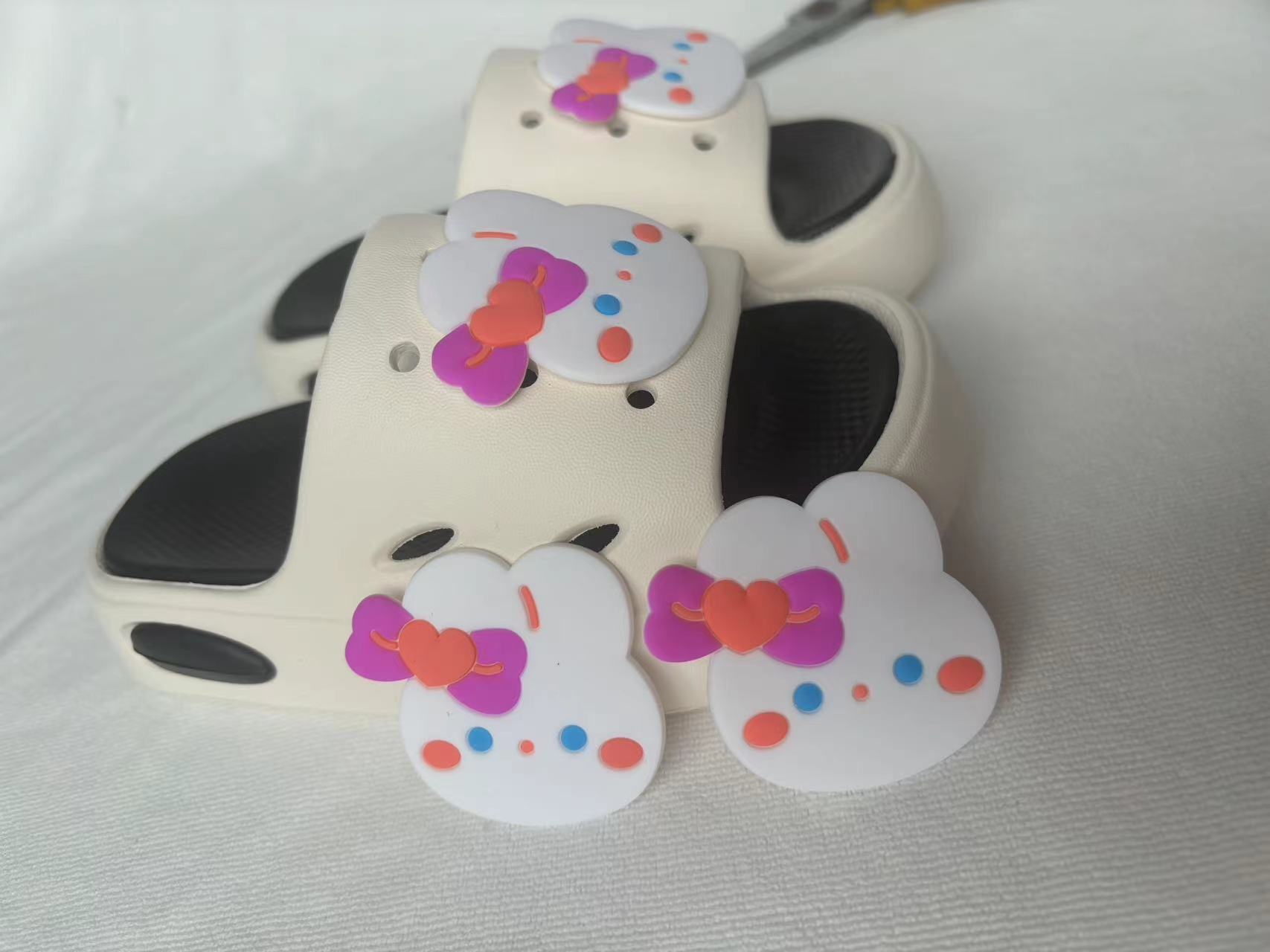 big caroont charms