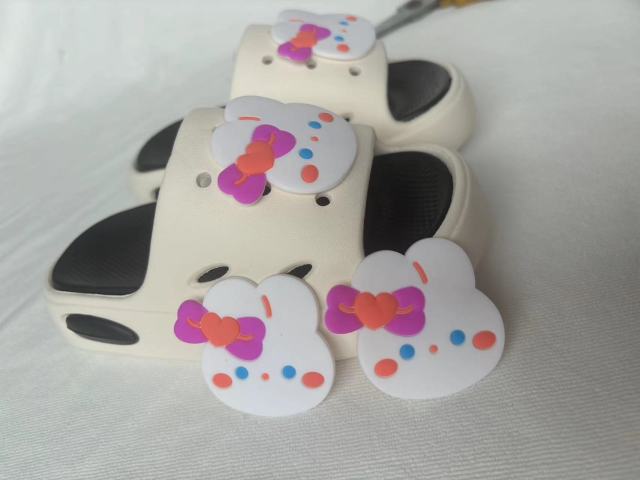 big caroont charms