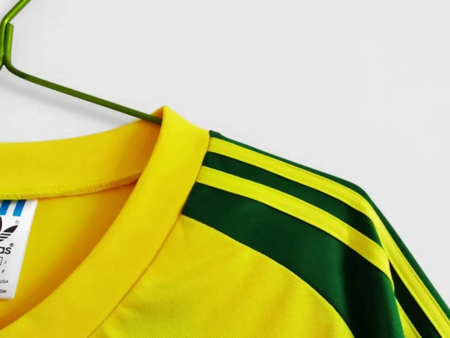 retro 1982 Wales away retro football jersey Fan version