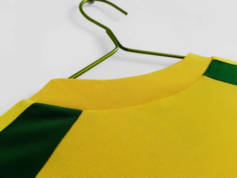 retro 1982 Wales away retro football jersey Fan version