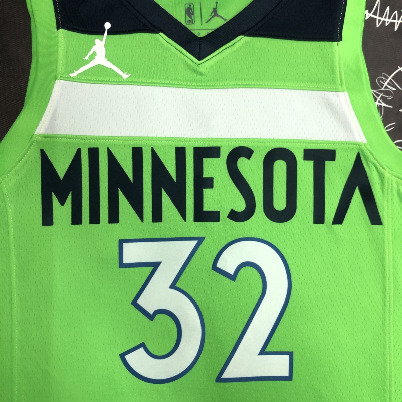 Minnesota Timberwolves Flying Man 32 Towns