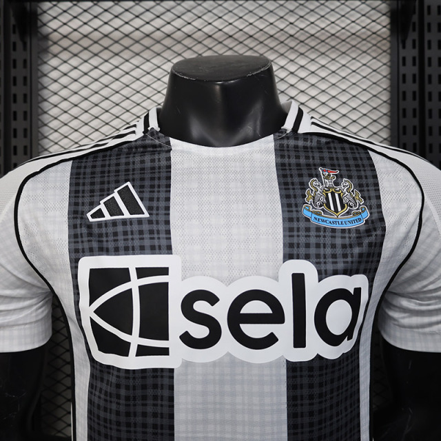 Player 2025-26 Newcastle Home Football jersey