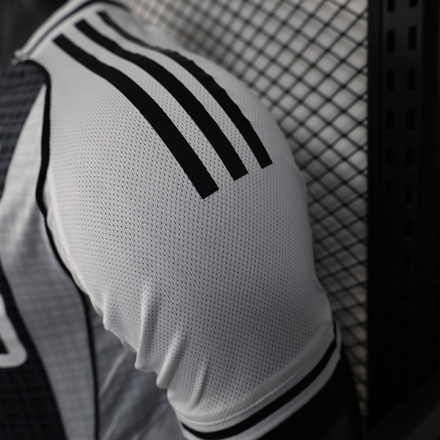 Player 2025-26 Newcastle Home Football jersey