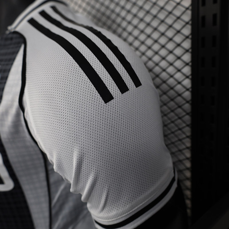 Player 2025-26 Newcastle Home Football jersey