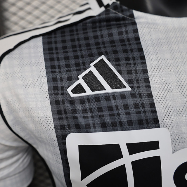 Player 2025-26 Newcastle Home Football jersey