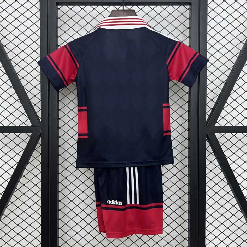 kids 1997-99 Bayern Munich  Home size_ 16-28