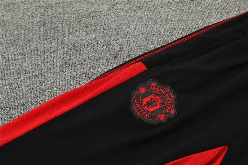 2023/2024 Manchester United Half Pull Training Wear Red Football Shirt 1:1 Thailand Quality Suit