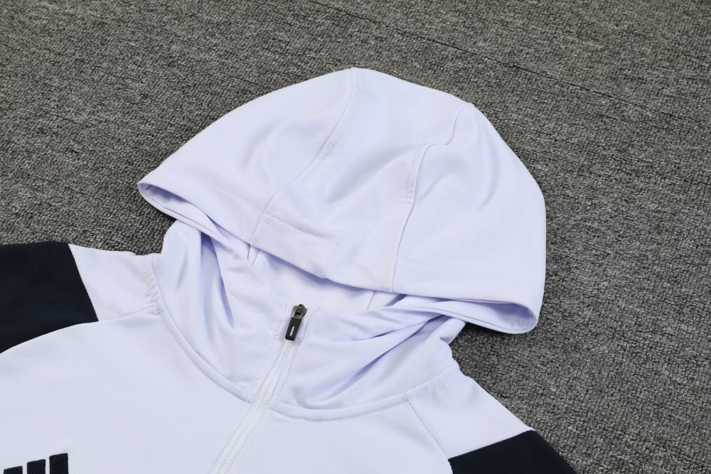 2023/2024 Real Madrid white sweatshirt half pull suit