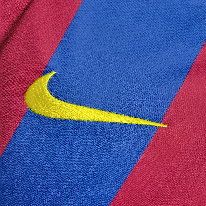Retro 2005-06 FC Barcelona home XAVI MESSI RONALDINHO Football jersey retro