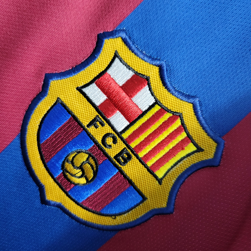 Retro 2005-06 FC Barcelona home XAVI MESSI RONALDINHO Football jersey retro