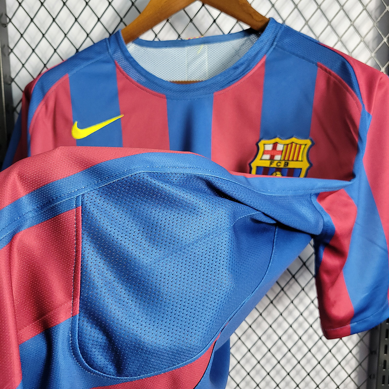 Retro 2005-06 FC Barcelona home XAVI MESSI RONALDINHO Football jersey retro
