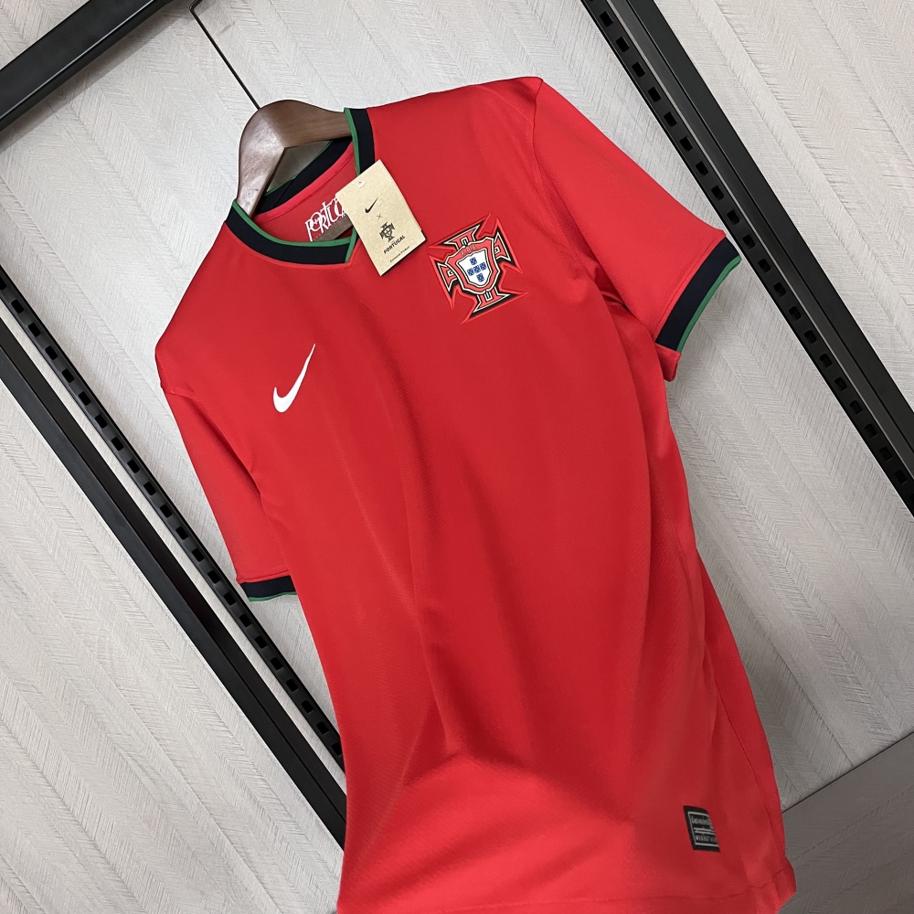 2024-25 Portugal home RONALDO BERNARDO G. RAMOS B.FERNANDES PEPE R. LE脙O Football jersey