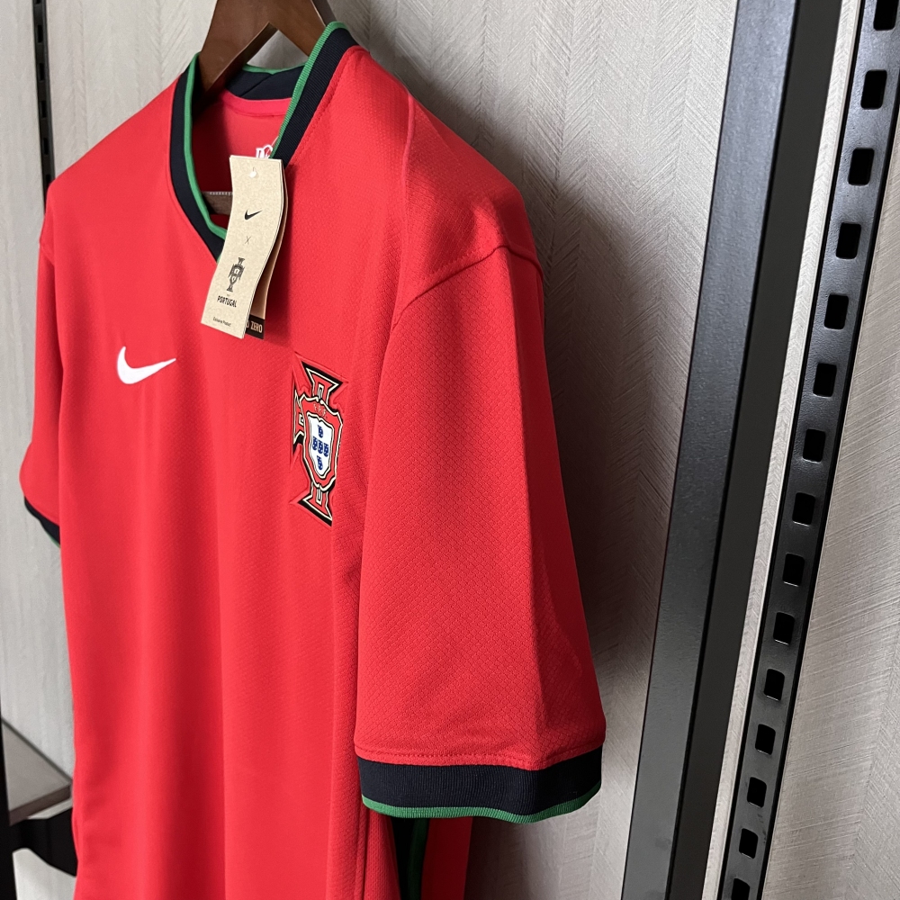 2024-25 Portugal home RONALDO BERNARDO G. RAMOS B.FERNANDES PEPE R. LE脙O Football jersey