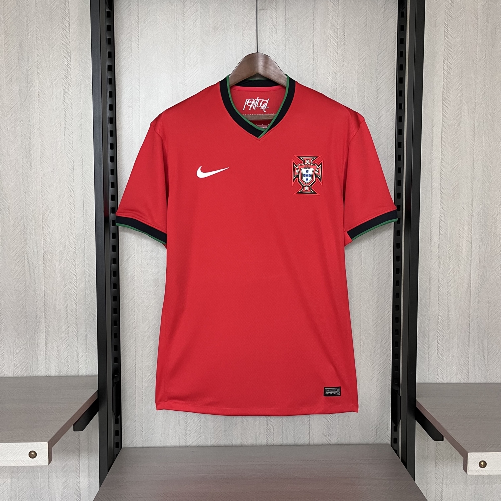 2024-25 Portugal home RONALDO BERNARDO G. RAMOS B.FERNANDES PEPE R. LE脙O Football jersey