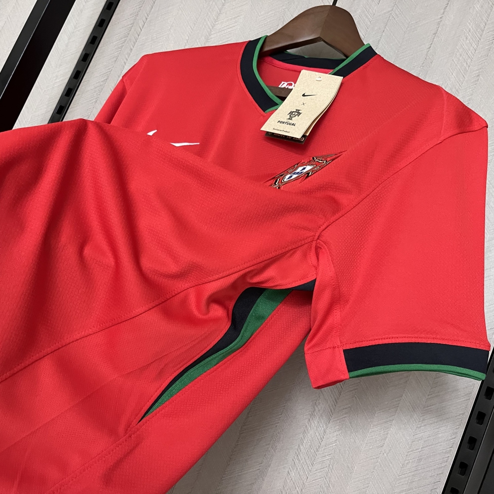 2024-25 Portugal home RONALDO BERNARDO G. RAMOS B.FERNANDES PEPE R. LE脙O Football jersey
