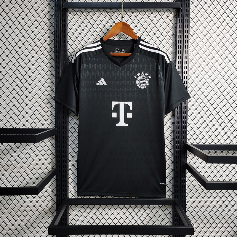 23-24 Bayern Munich goalkeeper