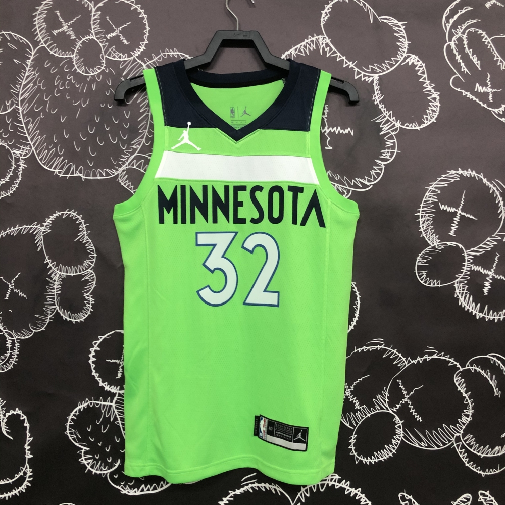 Minnesota Timberwolves Flying Man 32 Towns