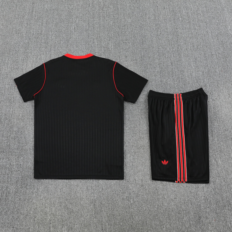 2025-26 Manchester United Short Sleeve Kit