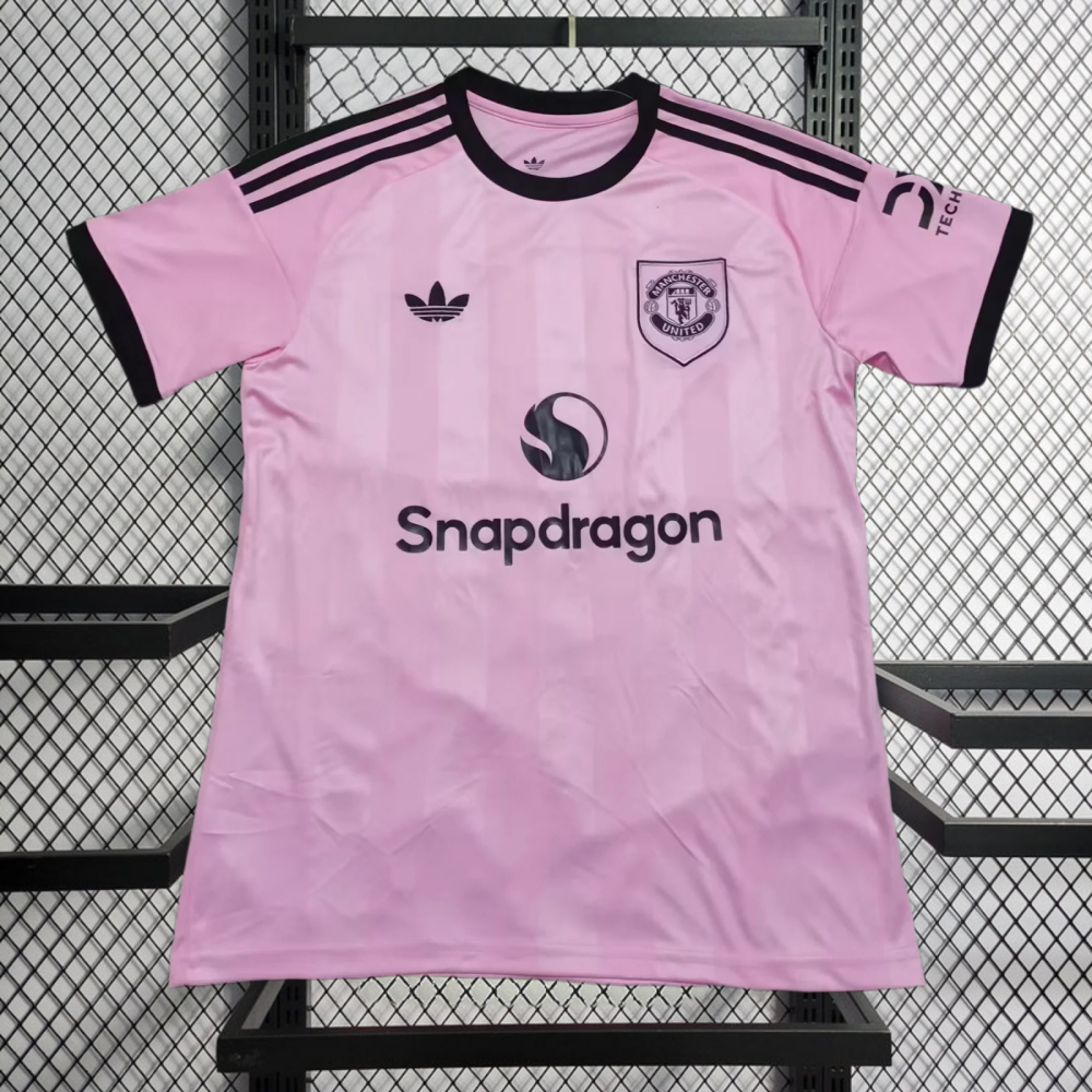 2025-26 Manchester United goalkeeper Football jersey