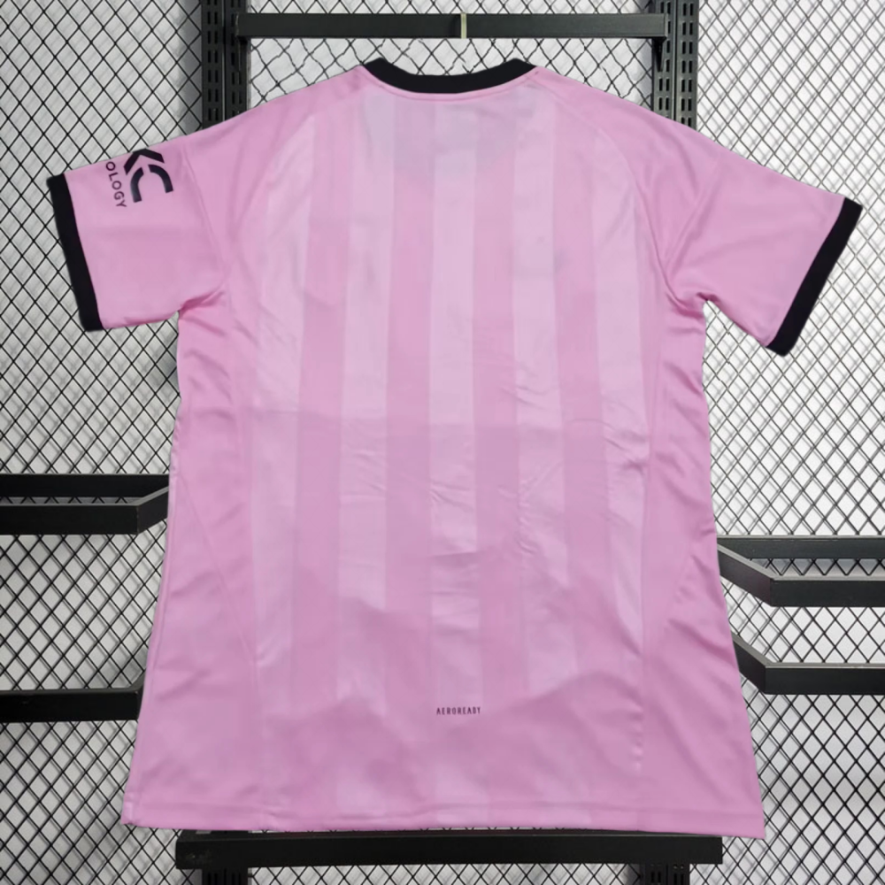 2025-26 Manchester United goalkeeper Football jersey