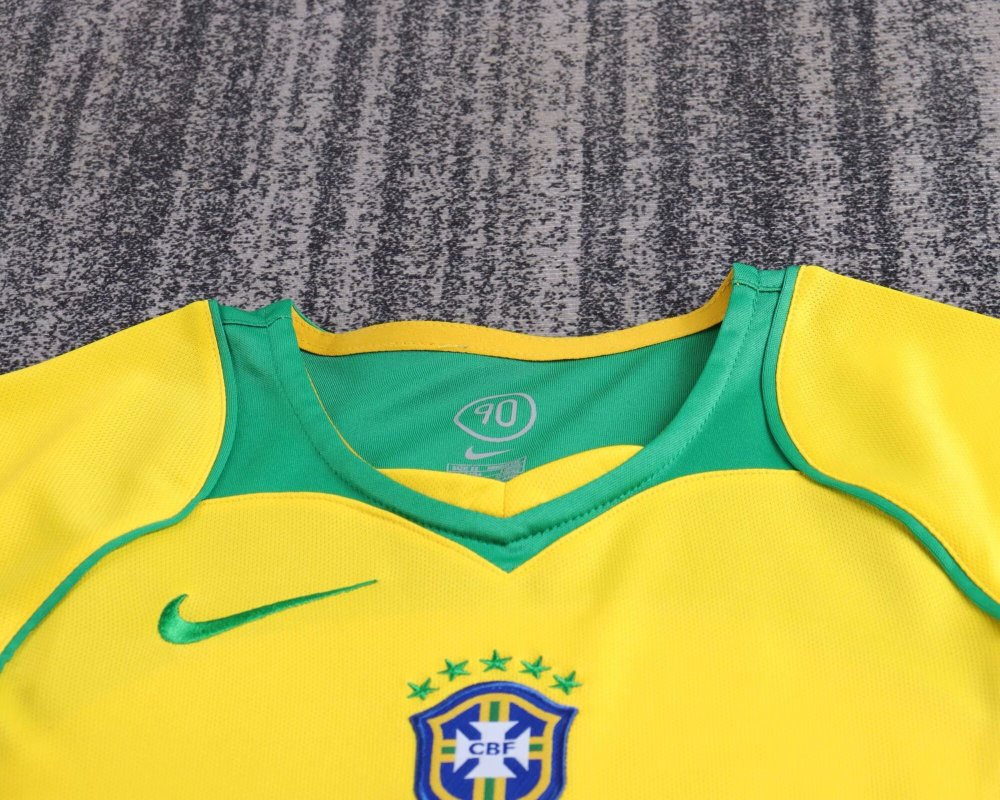 Retro Kids 2004-06 Kids Brazil home retro RONALDINHO KAKA CAFU R.CARLOS RONALDO Football jersey