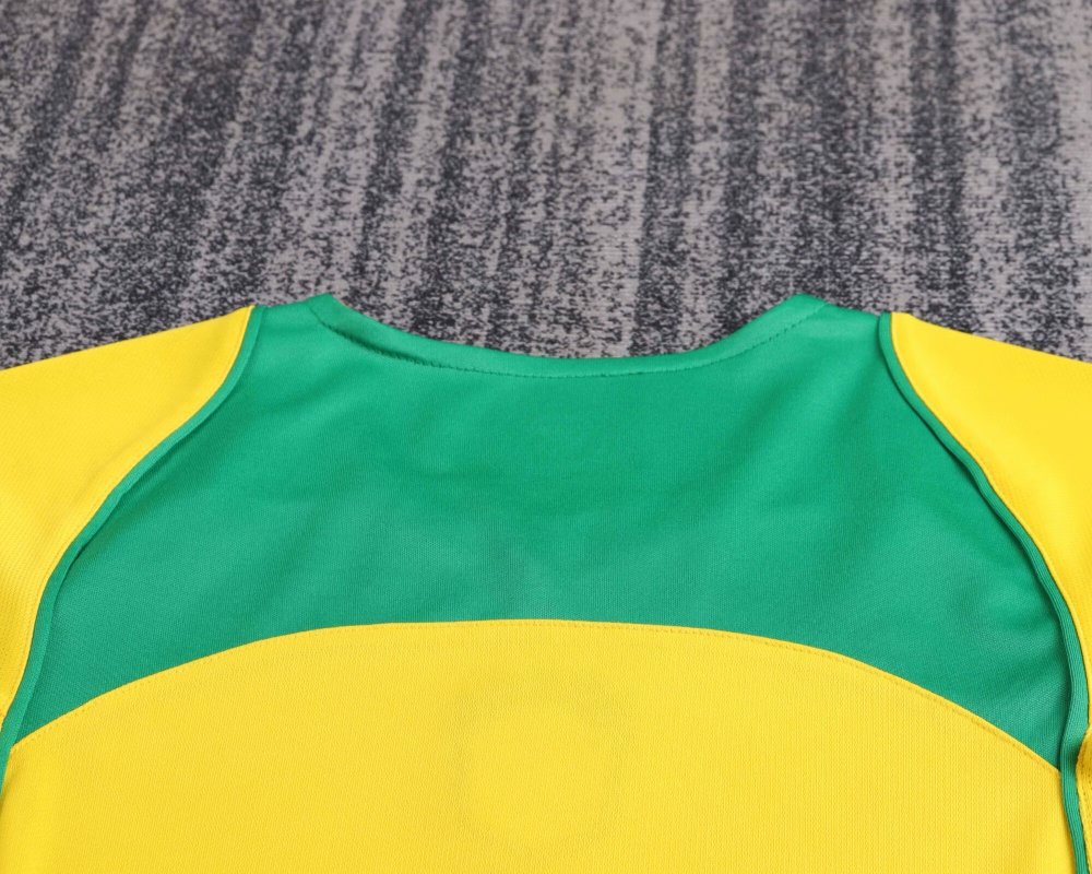 Retro Kids 2004-06 Kids Brazil home retro RONALDINHO KAKA CAFU R.CARLOS RONALDO Football jersey