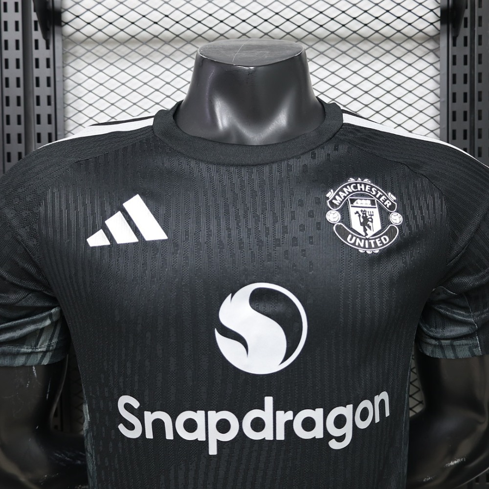 Player 2026-27 Manchester United goalkeeper Football jersey