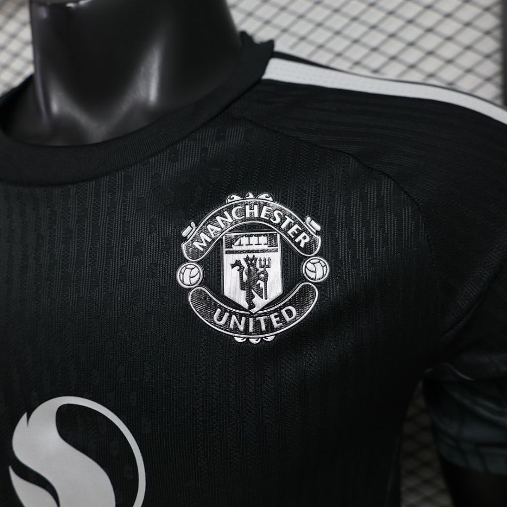 Player 2026-27 Manchester United goalkeeper Football jersey