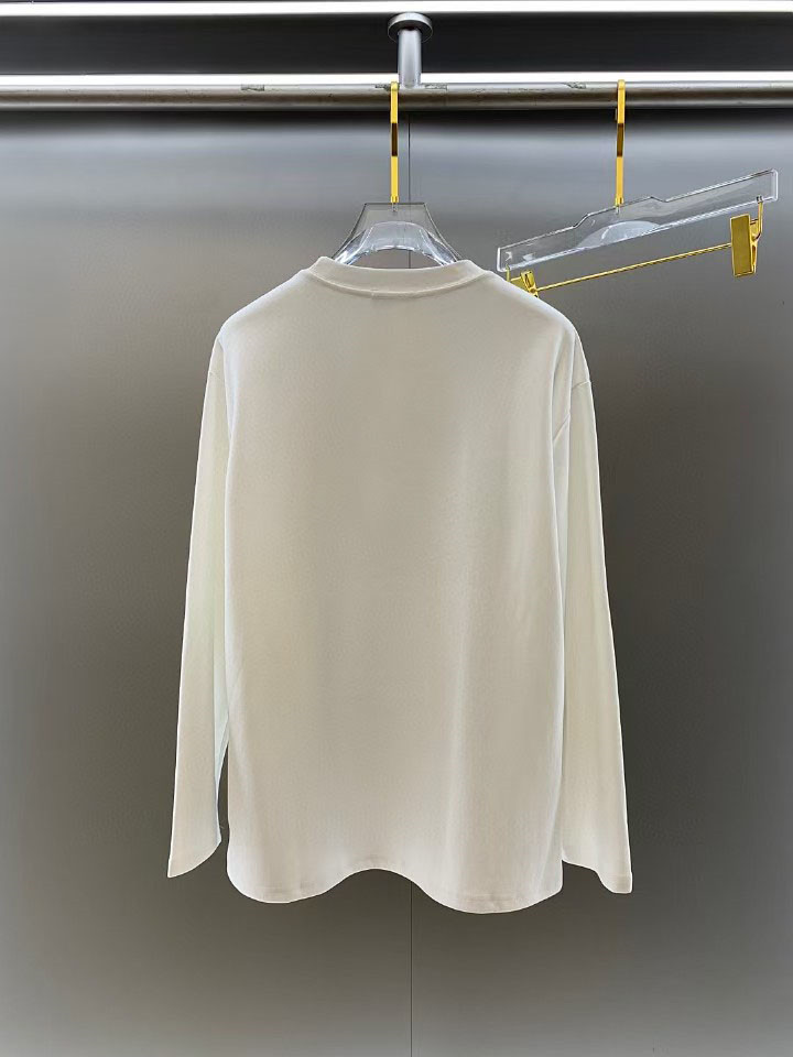 GXZ Men's Long-Sleeve White T-Shirt – Classic Burberry-Inspired Graphic Design