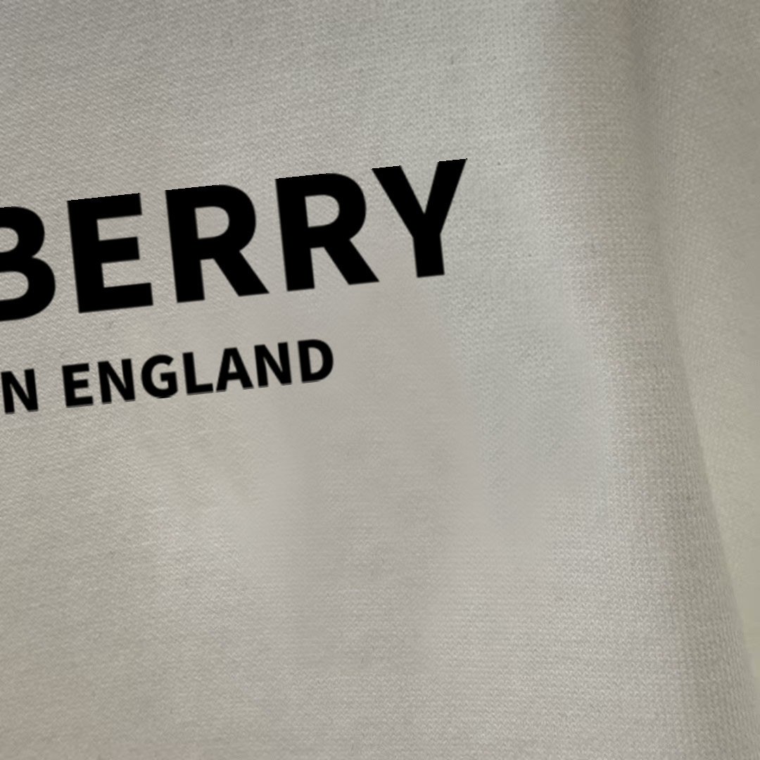 GXZ Men's Long-Sleeve White T-Shirt – Classic Burberry-Inspired Graphic Design