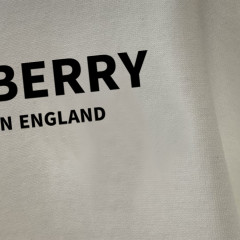 GXZ Men's Long-Sleeve White T-Shirt – Classic Burberry-Inspired Graphic Design