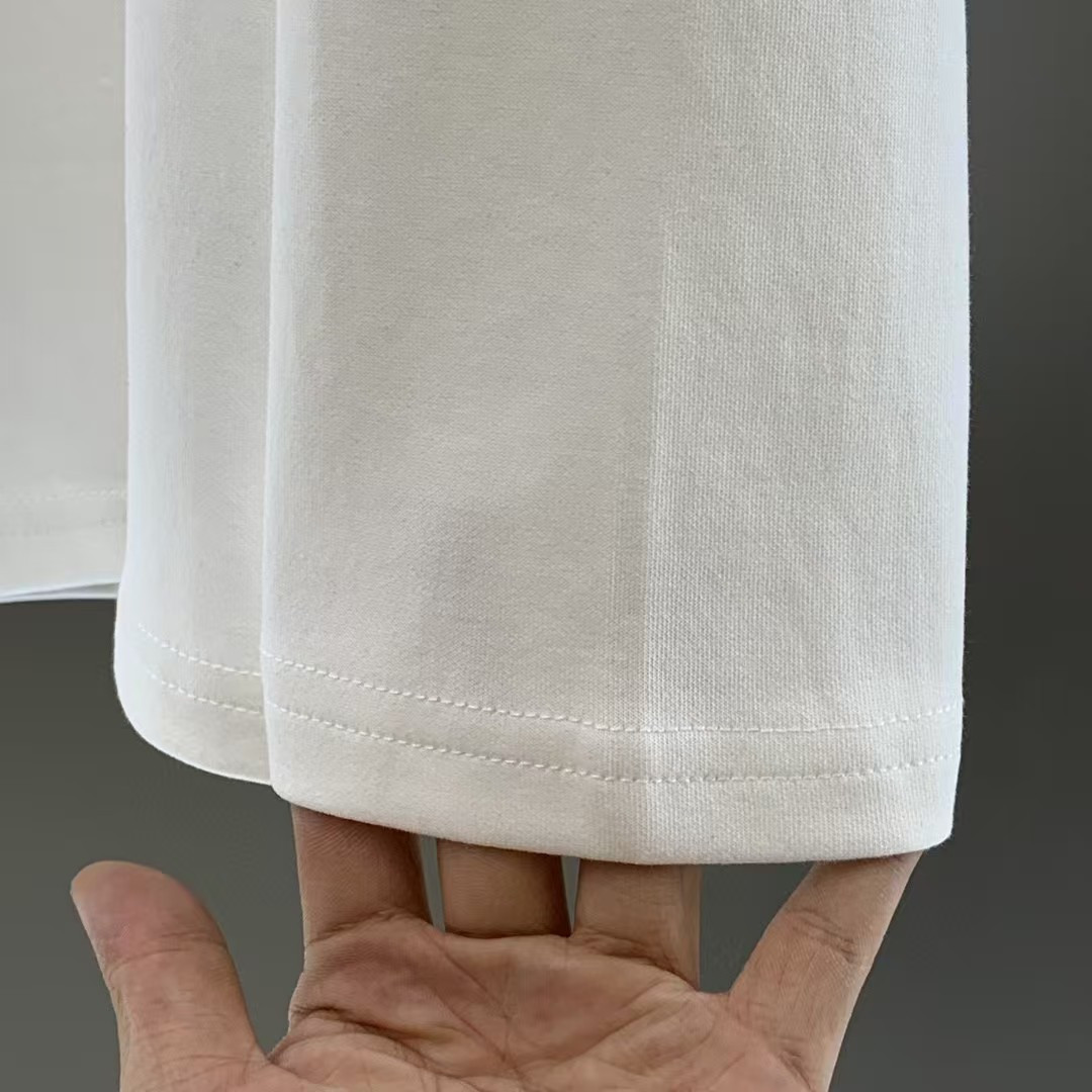 GXZ Men's Long-Sleeve White T-Shirt – Classic Burberry-Inspired Graphic Design
