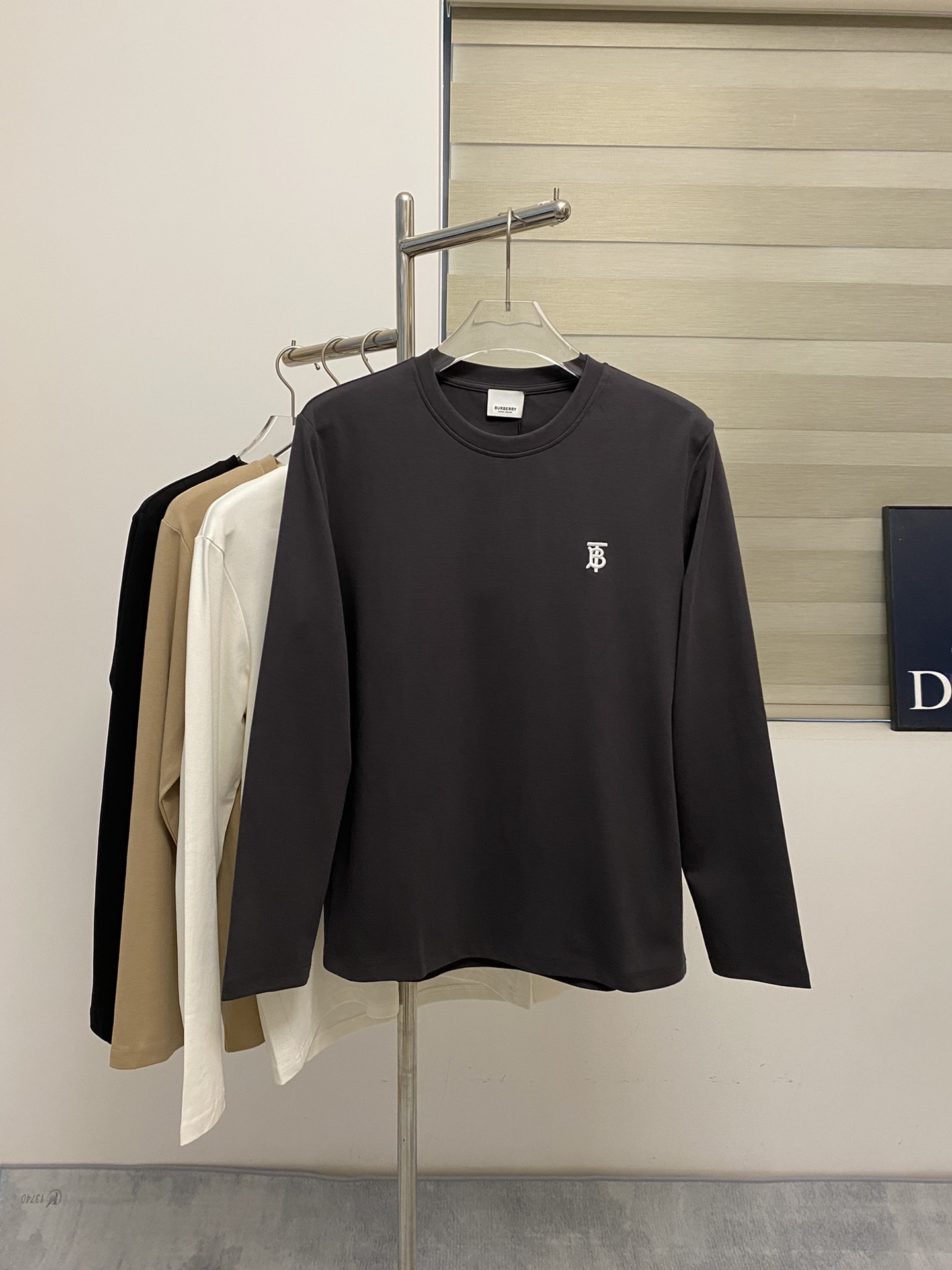GXZ Men’s Minimalist Long-Sleeve T-Shirt – Premium Fabric and Timeless Design