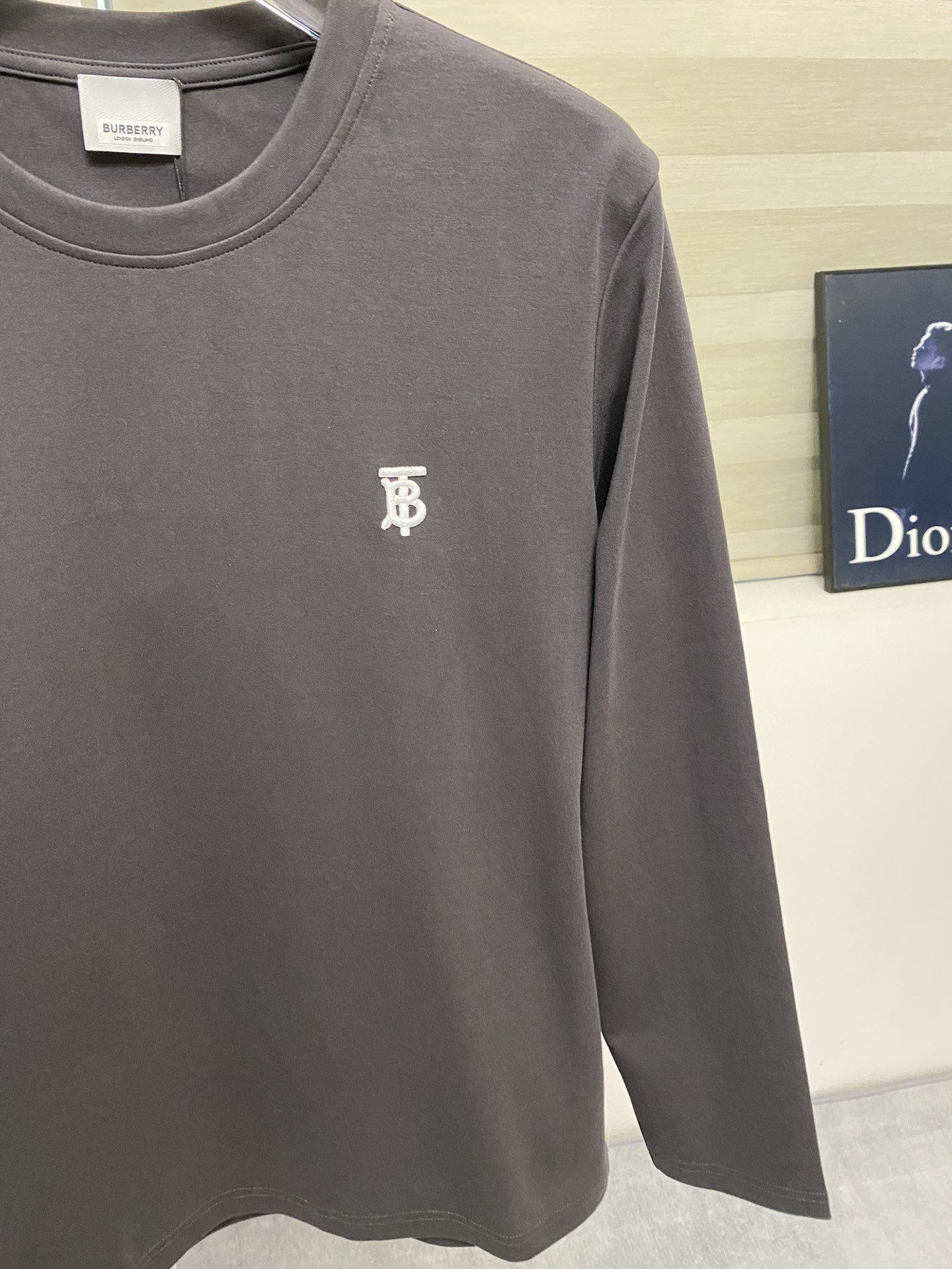 GXZ Men’s Minimalist Long-Sleeve T-Shirt – Premium Fabric and Timeless Design