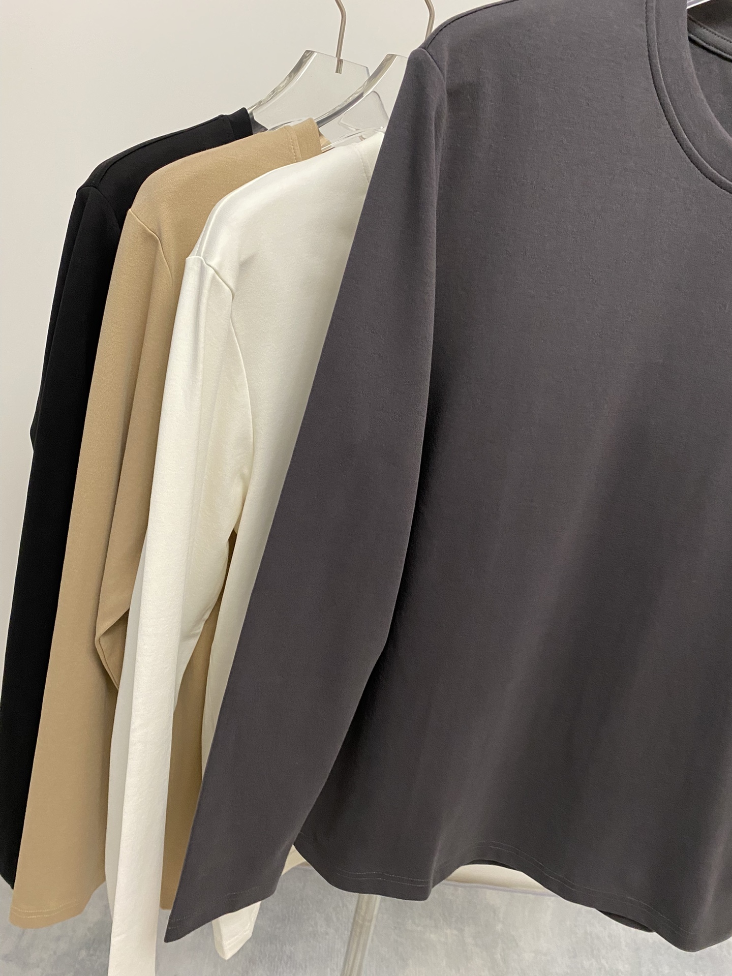 GXZ Men’s Minimalist Long-Sleeve T-Shirt – Premium Fabric and Timeless Design
